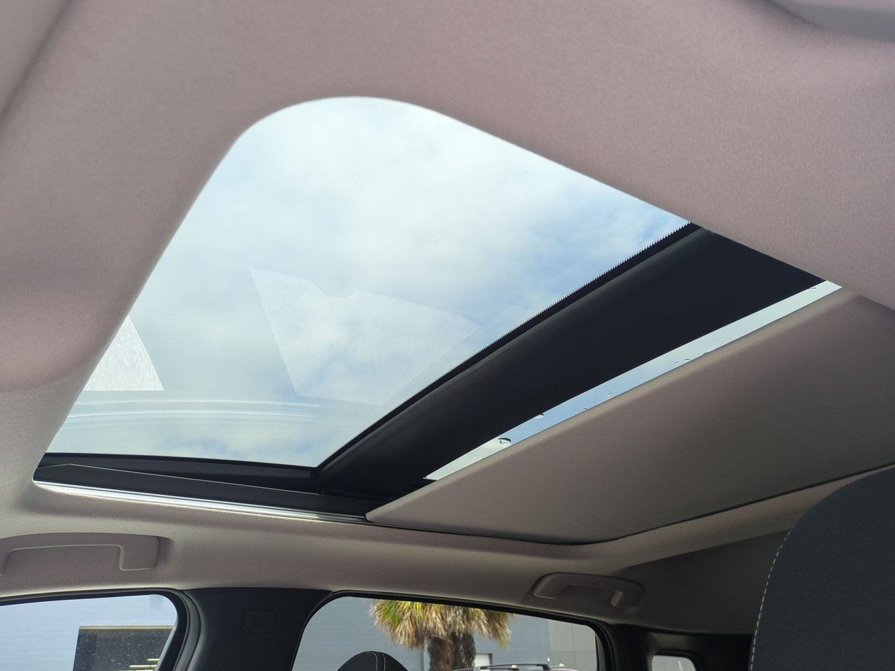 New 2026 Nissan Kicks SV w/ SV Premium Package FWD image 17