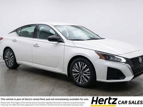 Used 2025 Nissan Altima 2.5 SV image 1