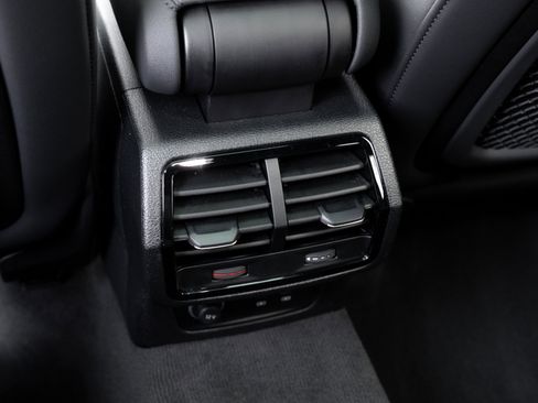 Certified 2025 Audi Q3 2.0T Premium w/ Convenience Package image 25