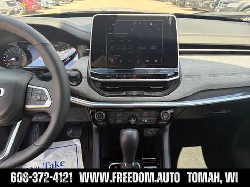 Used 2026 Jeep Compass Latitude AWD/4WD image 17