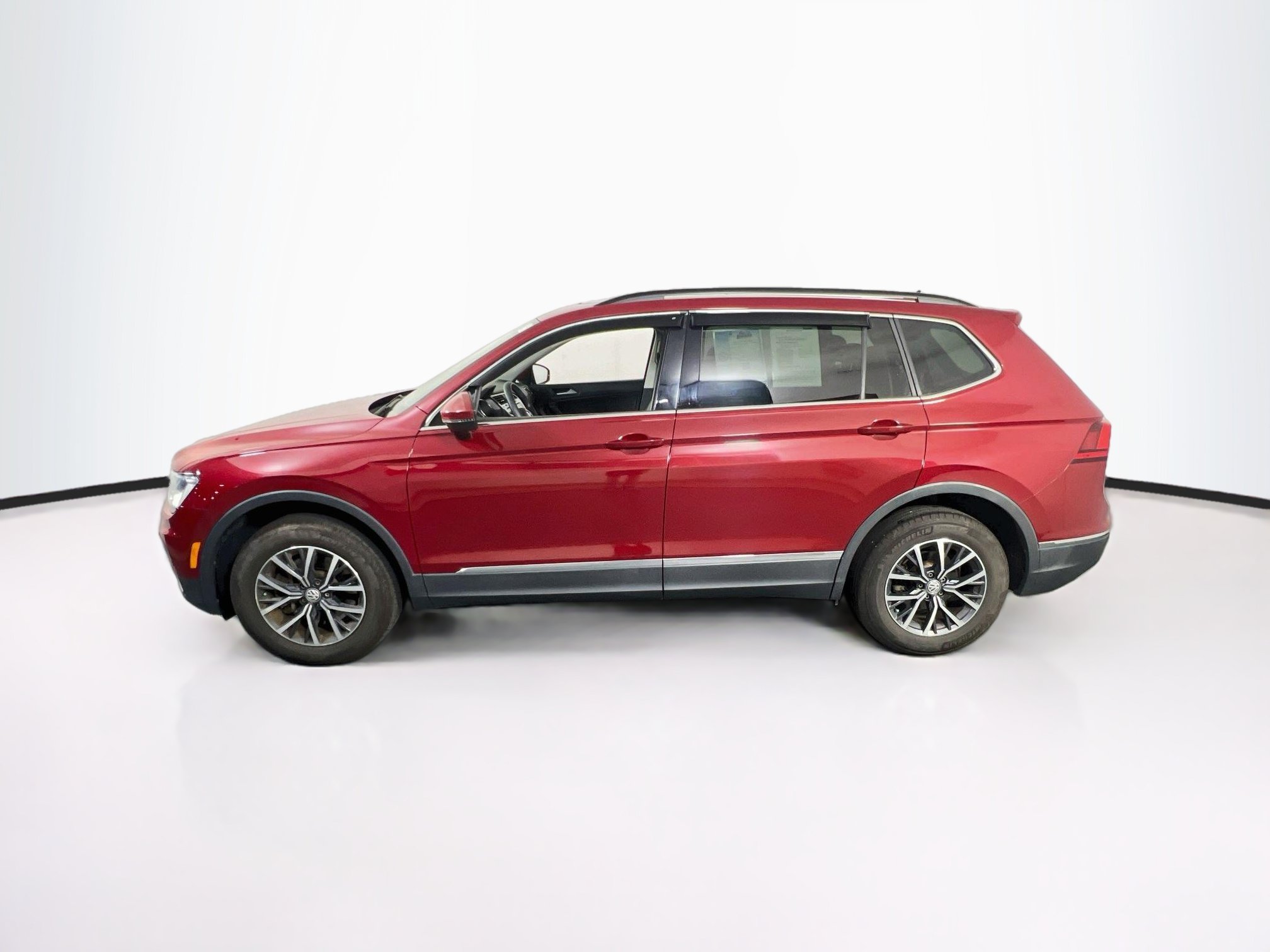 Used 2020 Volkswagen Tiguan SE w/ Panoramic Sunroof Package AWD/4WD image 8