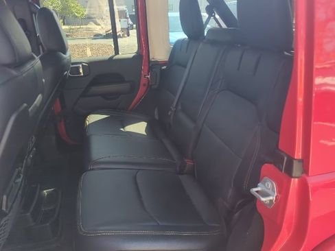 Used 2024 Jeep Wrangler Unlimited Sahara w/ Technology Group AWD/4WD image 12