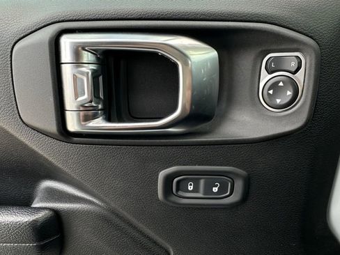 Used 2023 Jeep Wrangler Willys image 14