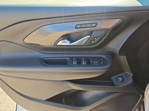 Certified 2024 GMC Terrain SLT image 21