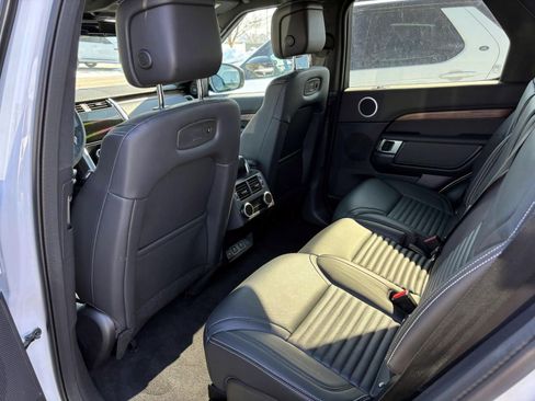 Used 2025 Land Rover Discovery S image 20