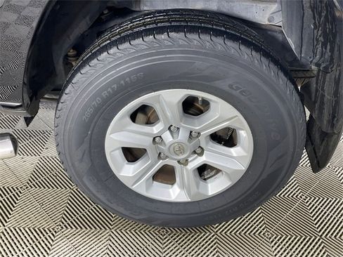 Used 2015 Toyota 4Runner SR5 image 21