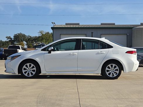 Used 2024 Toyota Corolla LE FWD image 2