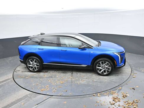 New 2026 Cadillac Optiq Luxury 1 image 35