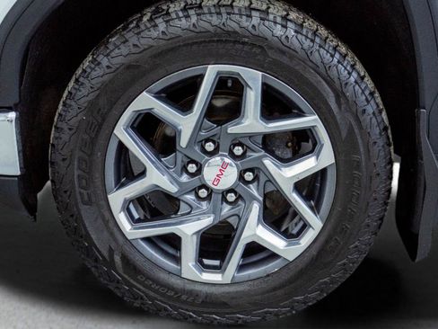 Used 2022 GMC Sierra 1500 SLT w/ SLT Premium Package AWD/4WD image 9