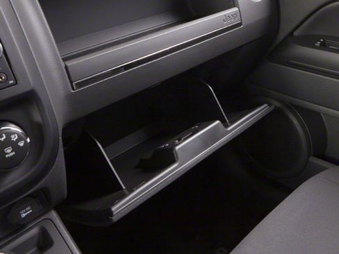 Used 2013 Jeep Compass Sport FWD image 17