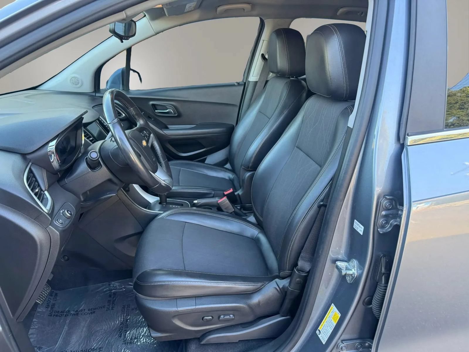 Used 2019 Chevrolet Trax LT w/ LT Convenience Package AWD/4WD image 27