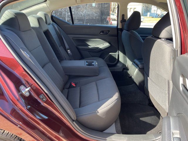 Used 2025 Nissan Altima 2.5 SV FWD image 19