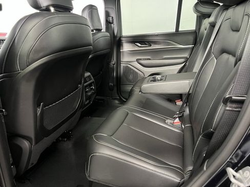 Used 2024 Jeep Grand Cherokee Limited w/ Luxury Tech Group II image 27