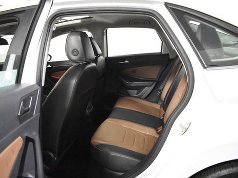 Used 2025 Volkswagen Jetta SEL FWD image 29