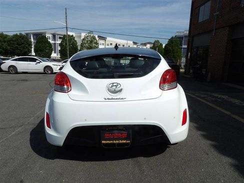 Used 2016 Hyundai Veloster w/ Option Group 03 FWD image 4