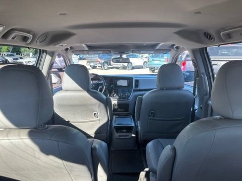 Used 2017 Toyota Sienna XLE w/ XLE Navigation Package AWD/4WD image 23