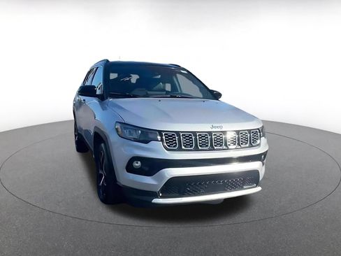 Used 2025 Jeep Compass Limited AWD/4WD image 3