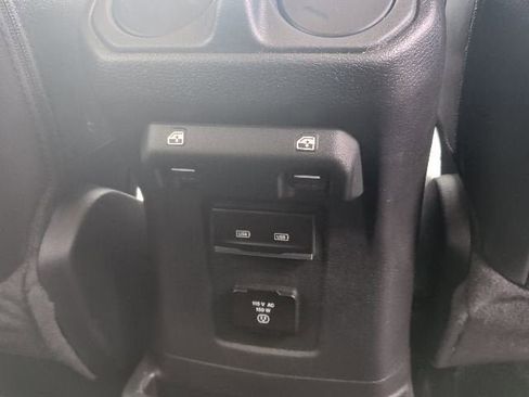 Used 2022 Jeep Wrangler Unlimited Sahara AWD/4WD image 18