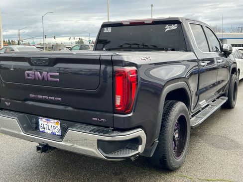 Used 2022 GMC Sierra 1500 SLT w/ SLT Premium Package image 2