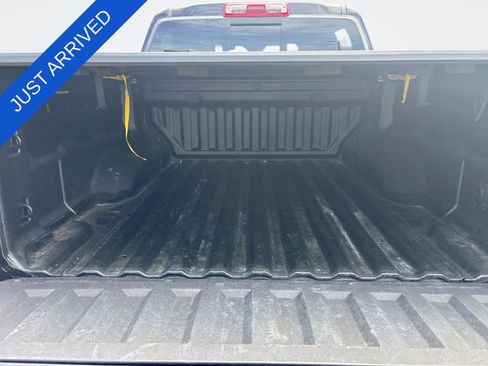 Used 2025 Chevrolet Colorado Z71 w/ Technology Package AWD/4WD image 25