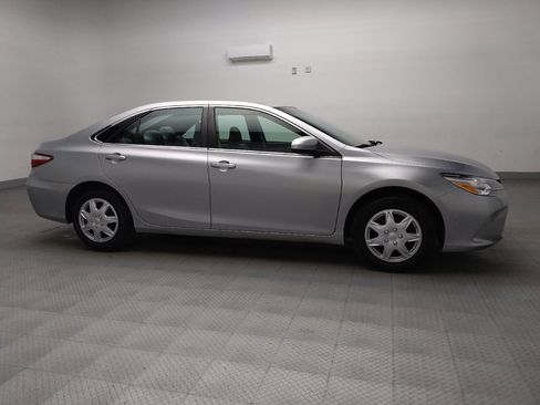 Used 2017 Toyota Camry LE image 11