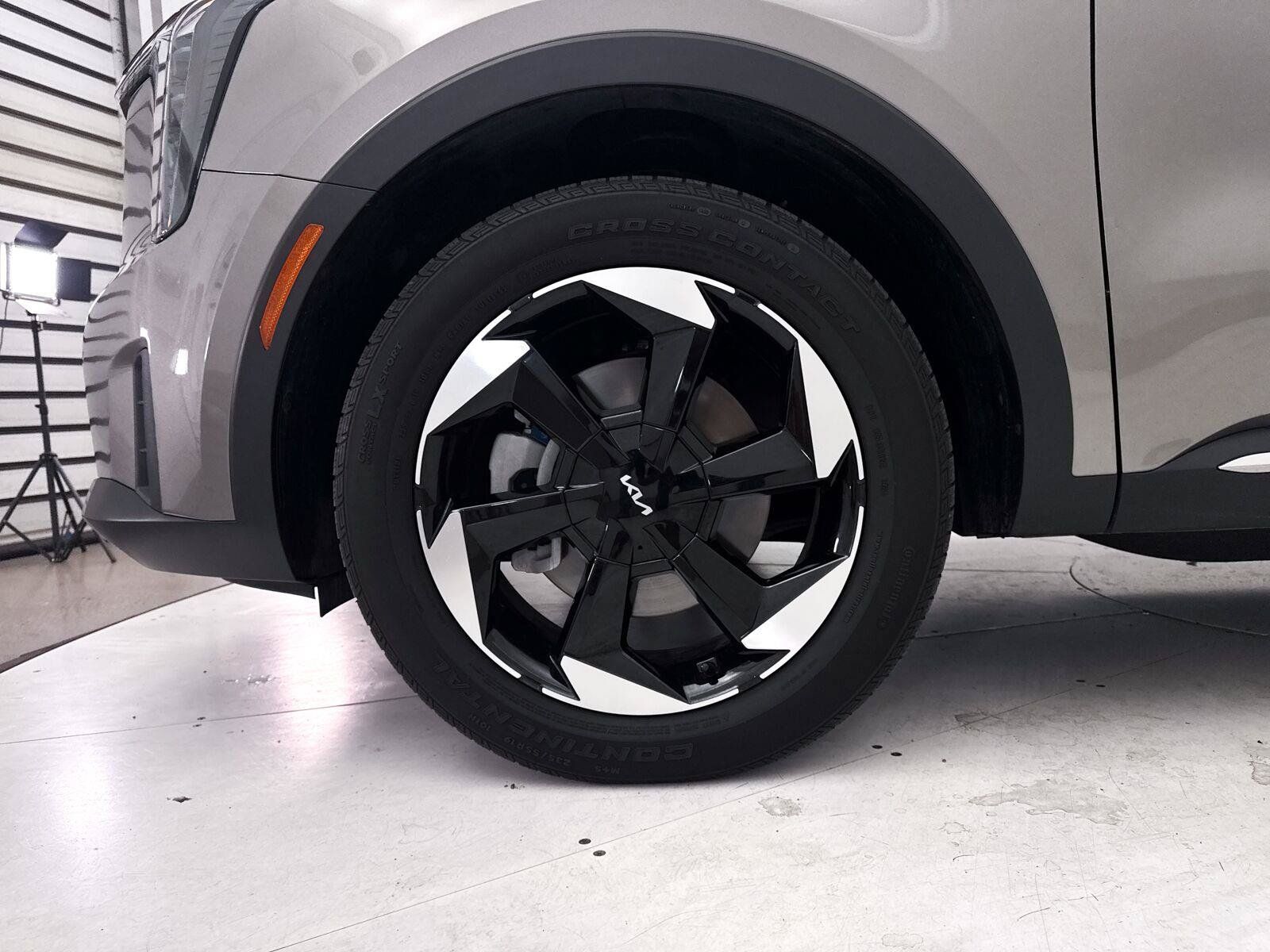 Used 2025 Kia Sorento EX FWD image 17