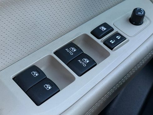 Used 2017 Subaru Outback 2.5i Limited image 23