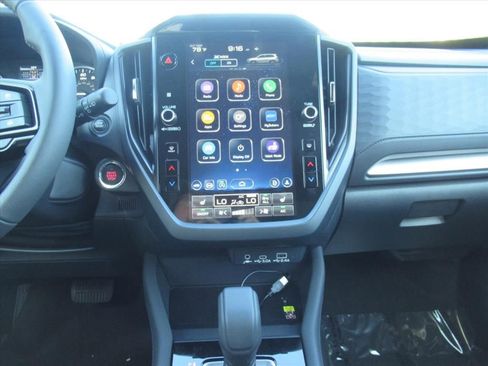 Used 2025 Subaru Forester Premium image 25