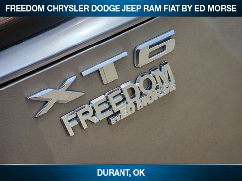 Used 2023 Cadillac XT6 Premium Luxury image 10