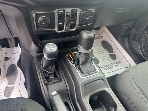 Used 2021 Jeep Gladiator Sport AWD/4WD image 21