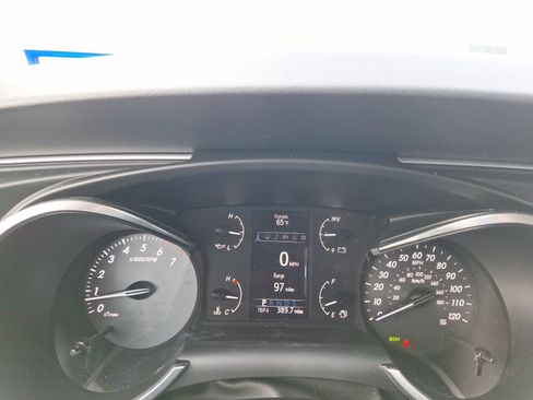 Used 2018 Toyota Sequoia Limited w/ Safety & Convenience Package image 19