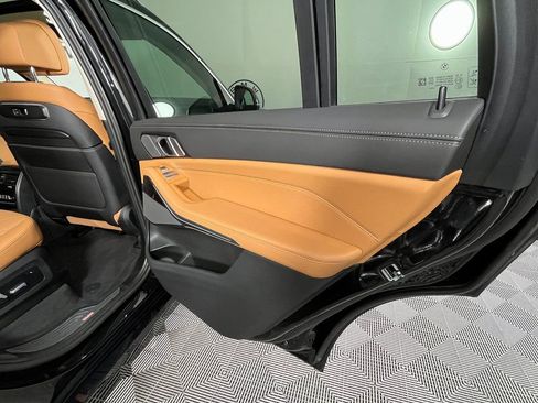 Certified 2024 BMW X7 xDrive40i w/ Premium Package image 28