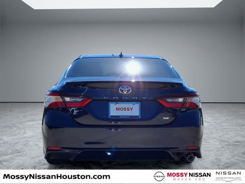 Used 2021 Toyota Camry SE image 6