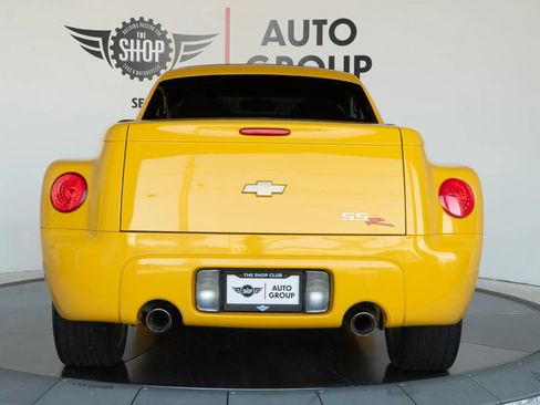 Used 2006 Chevrolet SSR w/ Preferred Equipment Group RWD image 17