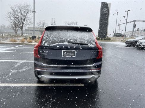 Used 2019 Volvo XC90 T5 Momentum w/ Multimedia Package image 4