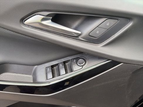 Used 2025 Chevrolet Equinox LT w/ Convenience Package II image 15