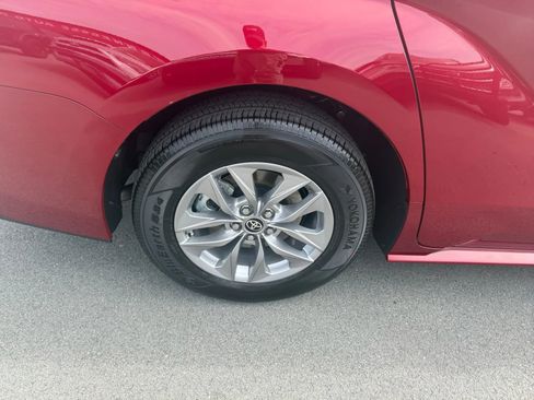 Used 2025 Toyota Sienna XLE AWD/4WD image 20