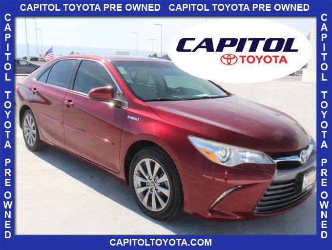 Used 2017 Toyota Camry XLE w/ Moonroof Package FWD image 1