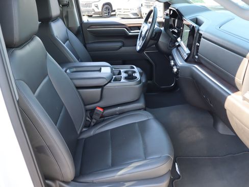 Used 2025 GMC Sierra 1500 SLT AWD/4WD image 35