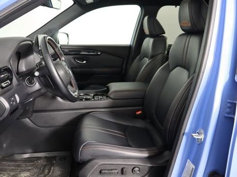 Used 2025 Honda Pilot TrailSport image 14