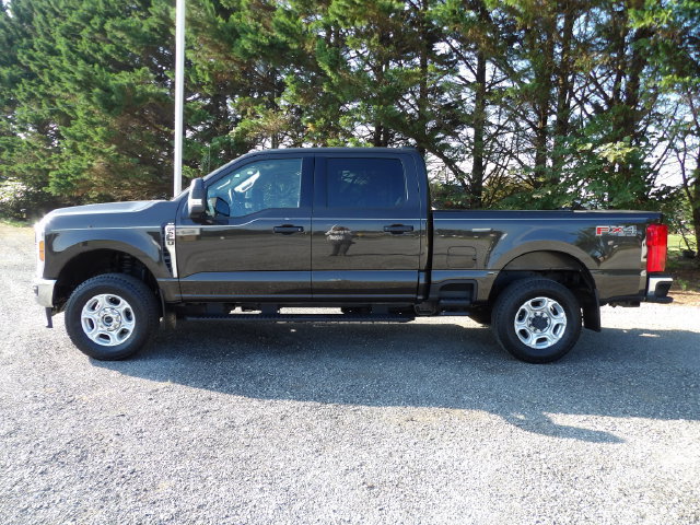 Used 2025 Ford F250 XLT w/ FX4 Off-Road Package AWD/4WD image 2