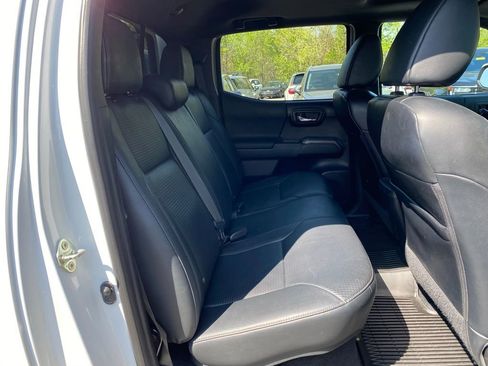 Used 2020 Toyota Tacoma TRD Off-Road w/ TRD Premium Off Road Package image 38