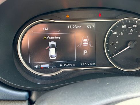 Used 2025 Nissan Versa SV image 30