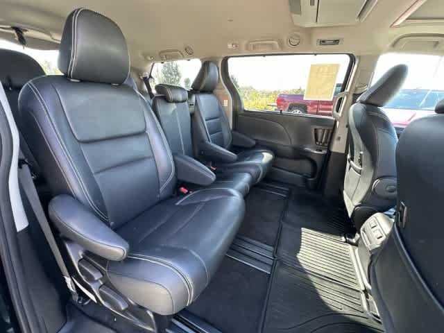 Used 2018 Toyota Sienna SE Premium FWD image 24