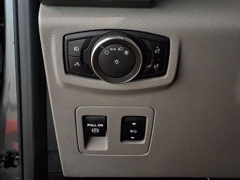 Used 2018 Ford F150 XLT w/ Equipment Group 302A Luxury AWD/4WD image 19