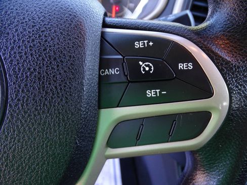Used 2017 Jeep Cherokee 4WD Sport image 14
