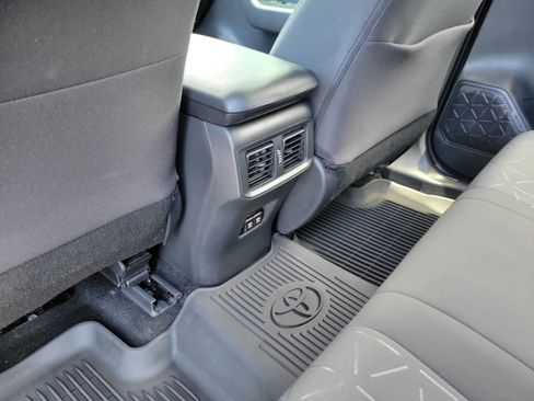 Used 2021 Toyota RAV4 XLE FWD image 33