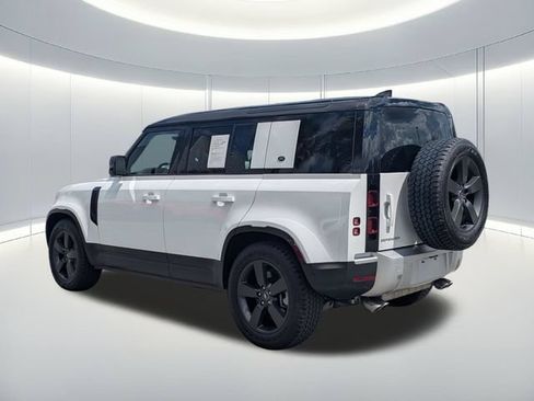 Used 2024 Land Rover Defender 110 SE AWD/4WD image 4