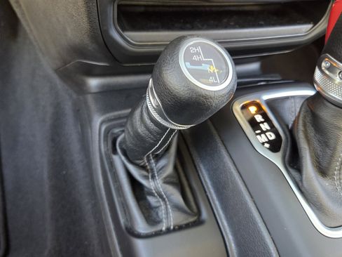 Used 2025 Jeep Wrangler Unlimited Sahara AWD/4WD image 32