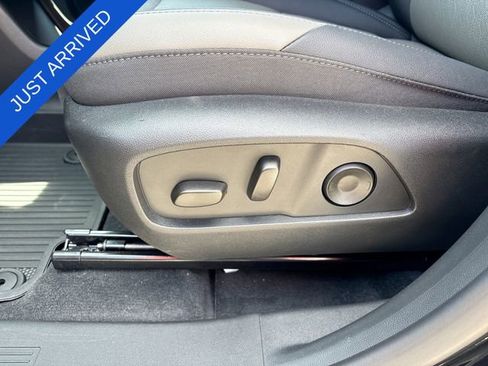 New 2026 Chevrolet Equinox LT w/ Convenience Package II AWD/4WD image 12